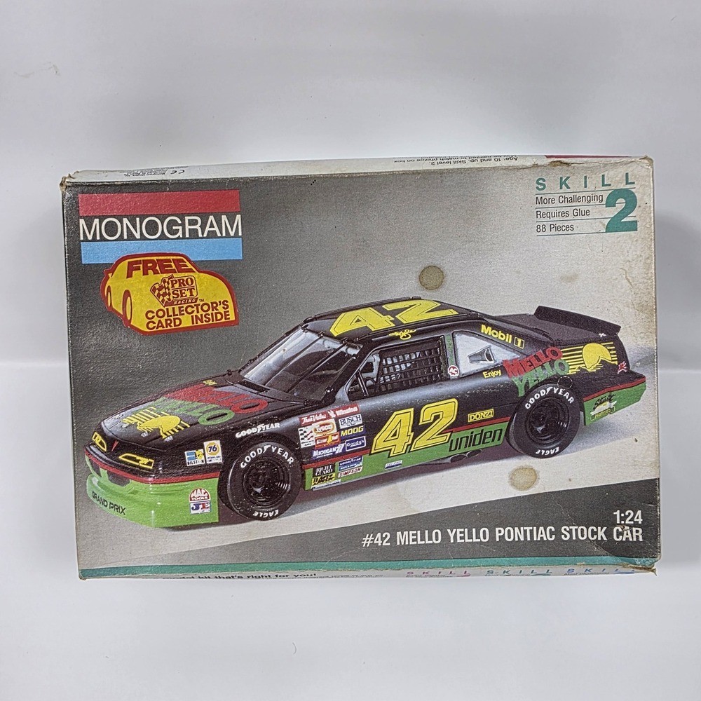Monogram Model 2428 Kyle Petty Nascar Mellow Yellow Stock Car  1:24 Sealed 1991